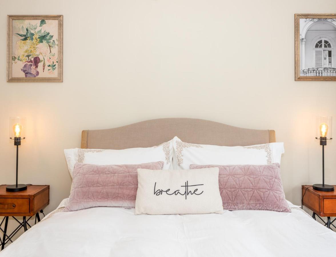 Fashionable Chic Townhouse In D4 * Dublin